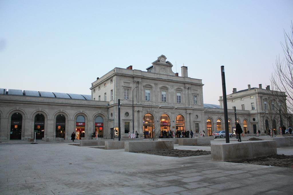 Hotel L'Univers Reims Exterior photo